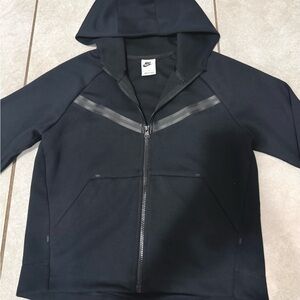 Black Nike Tech Girls Large.